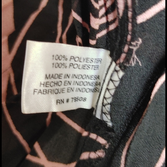 🎉HP🎉Violet & Claire Pink Swirl Crinkle Button Blouse - Picture 7 of 8